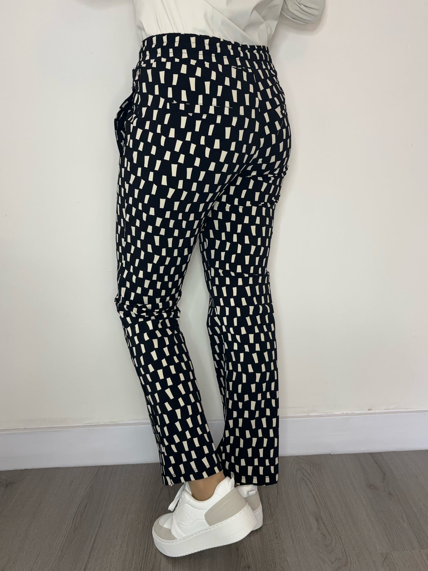 Daelin Estella Travelstof Broek zwart print back