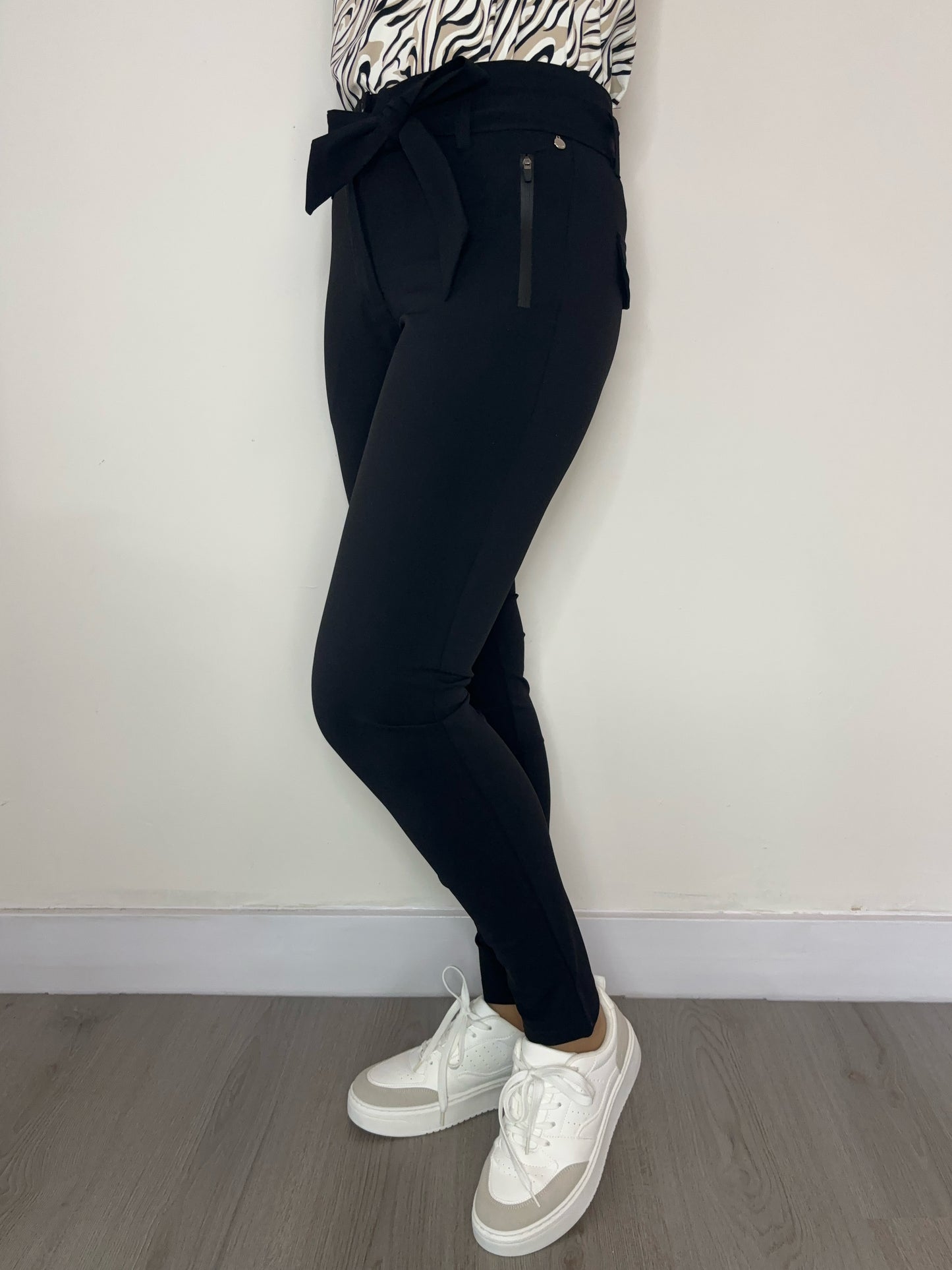 Daelin Foxy Travelstof Broek zwart