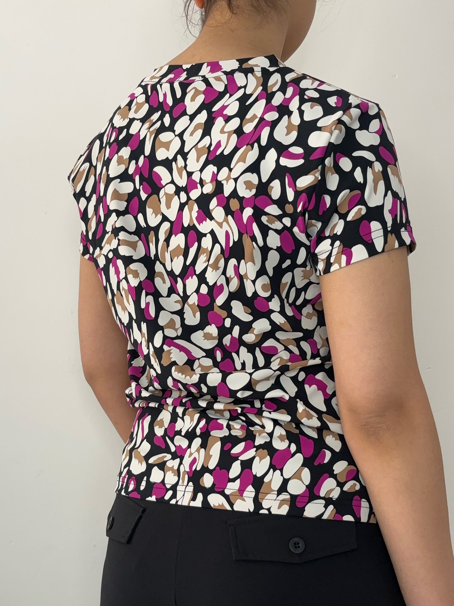 Daelin Gelesie Travelstof Shirt leopard/panter print back