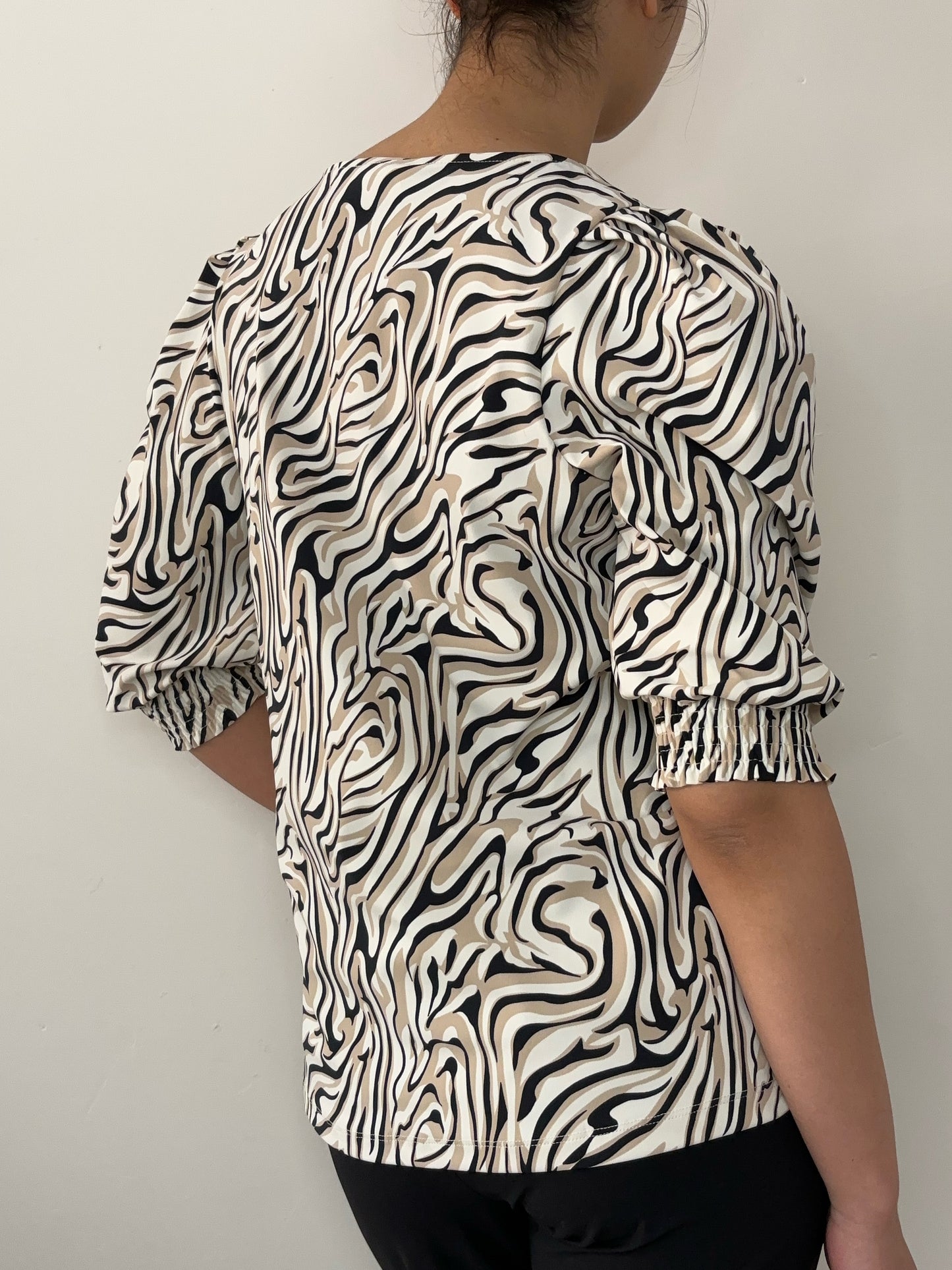 Daelin Melly Travelstof Shirt zebra print back