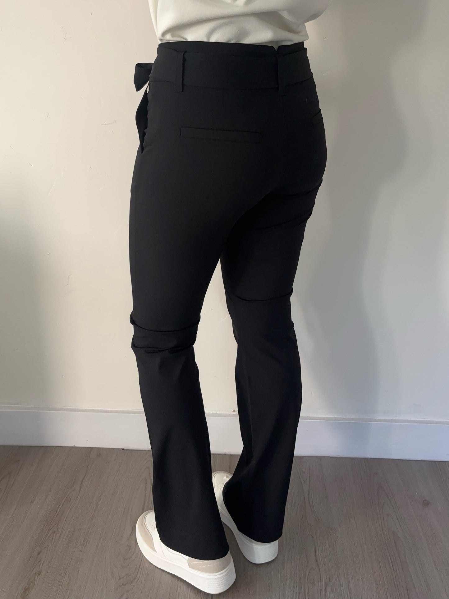 daelin_zoe_travelstof_broek_zwart