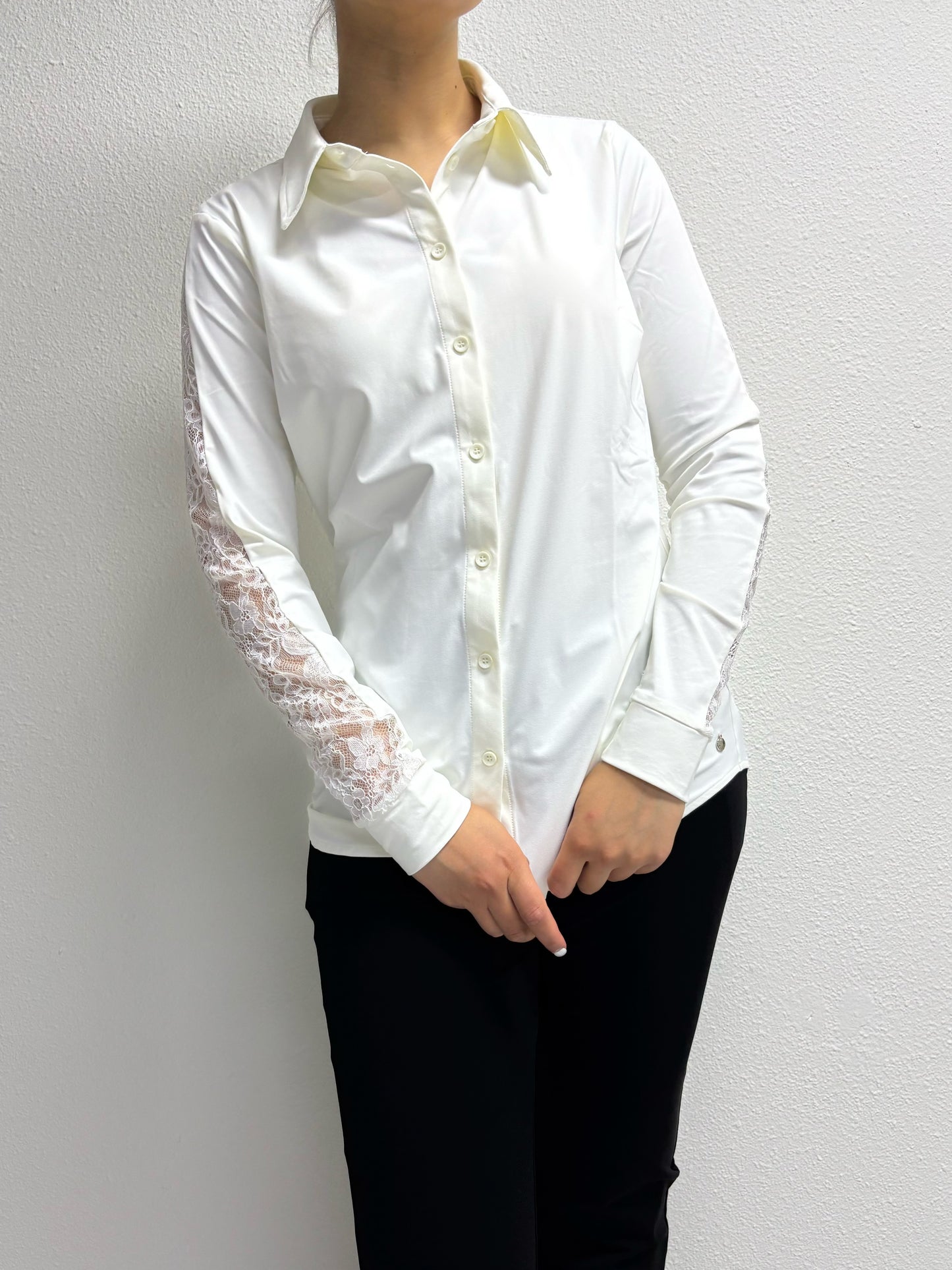 Daelin Elliana Travelstof Blouse
