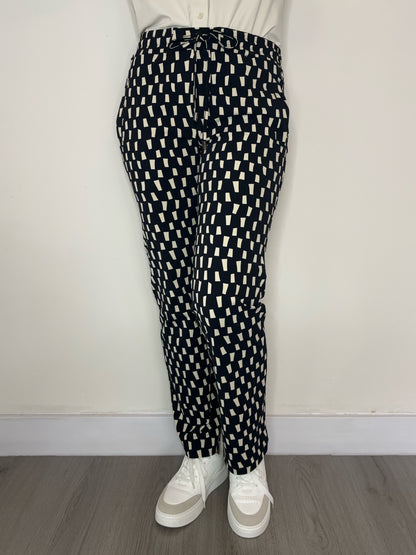 Daelin Estella Travelstof Broek zwart print