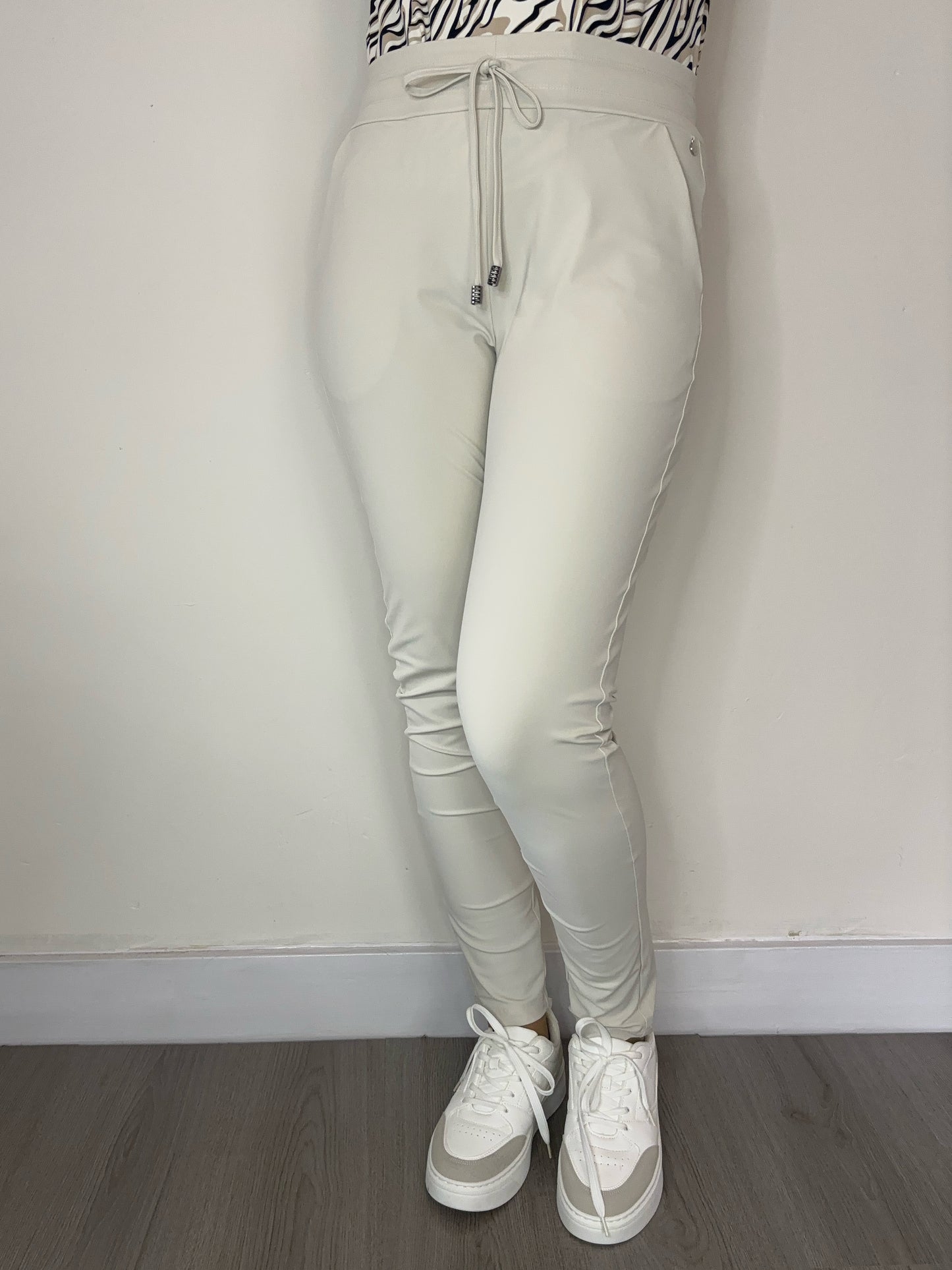 Daelin Faye Travelstof Broek beige front