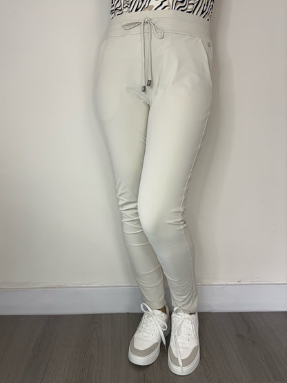 Daelin Faye Travelstof Broek beige front