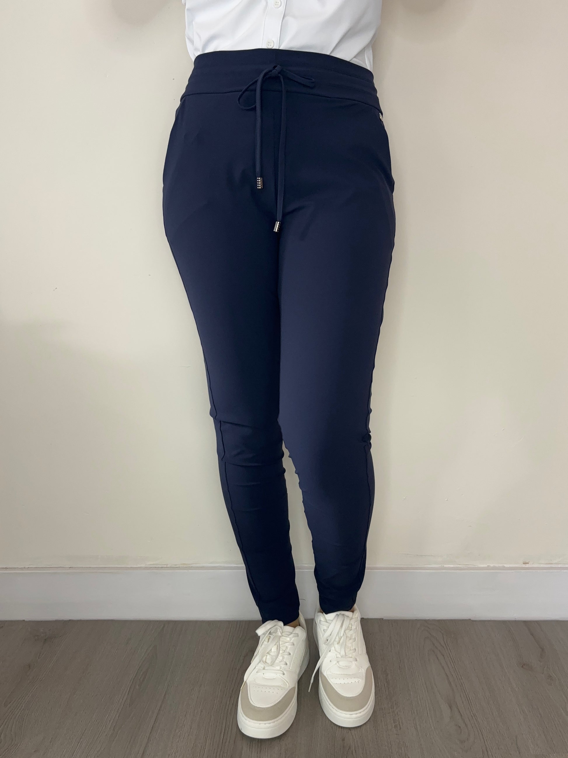 Daelin Faye Travelstof Broek donker blauw