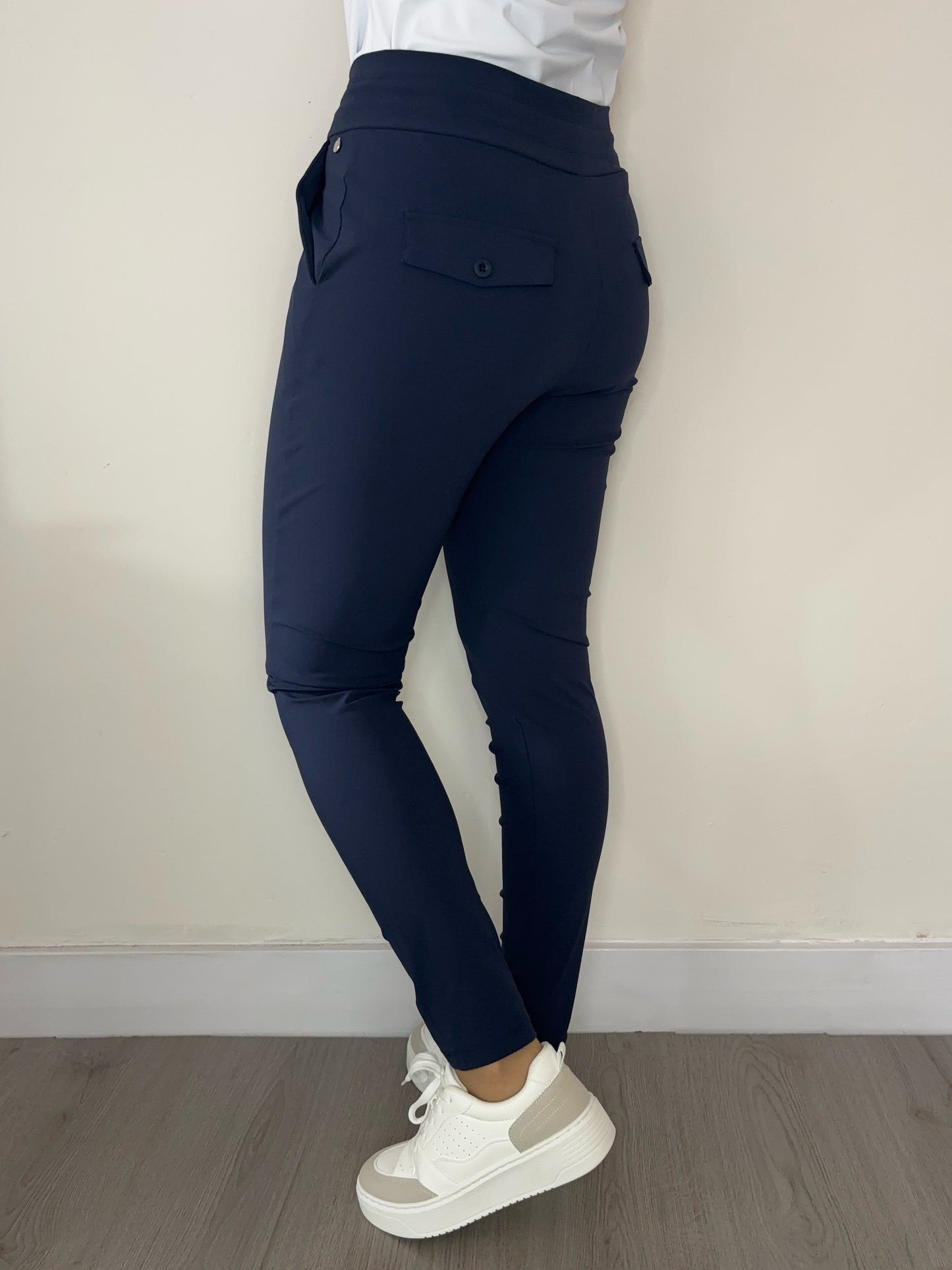 Daelin Faye Travelstof Broek donker blauw back