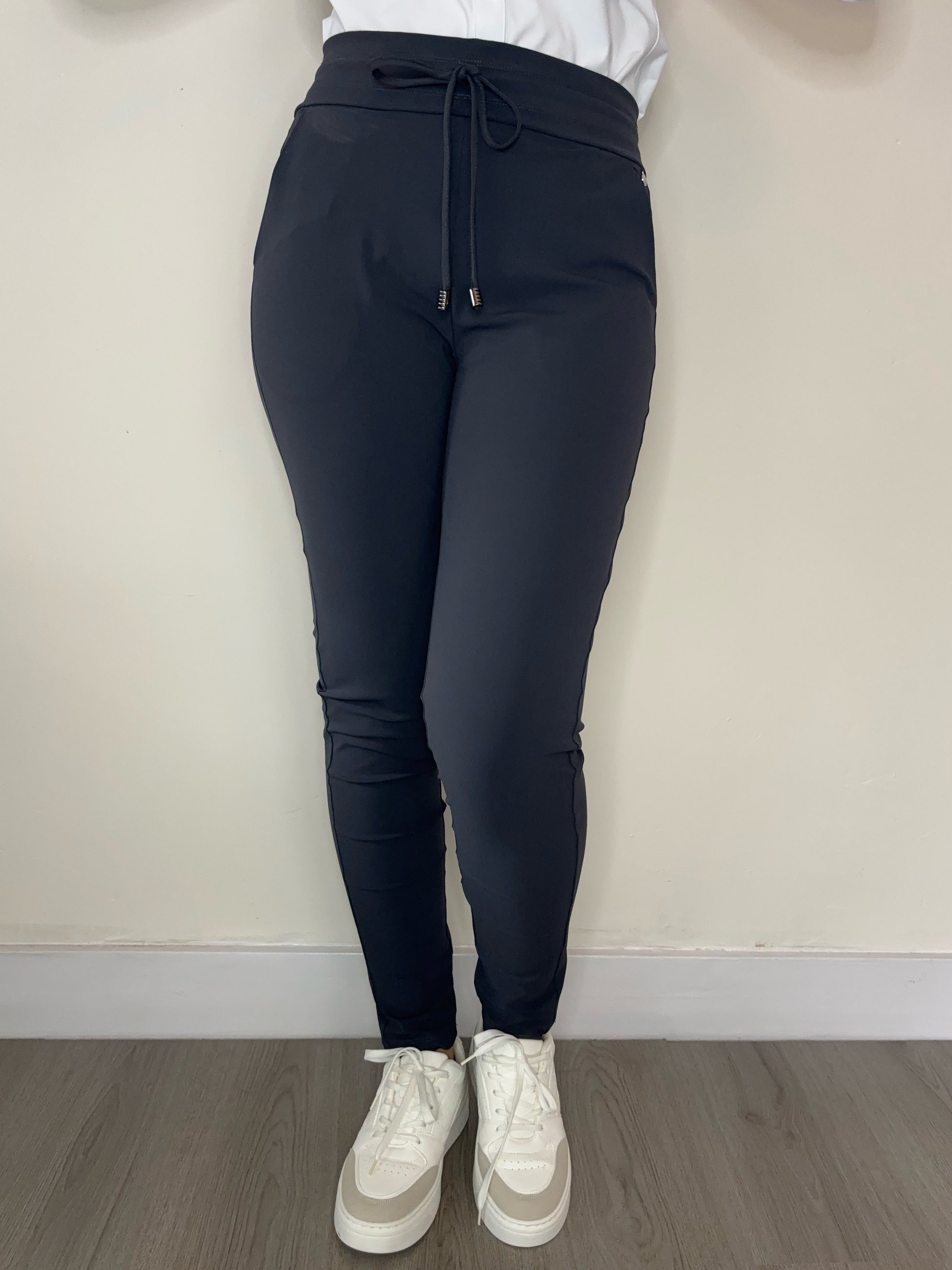 Daelin Faye Travelstof Broek grijs front