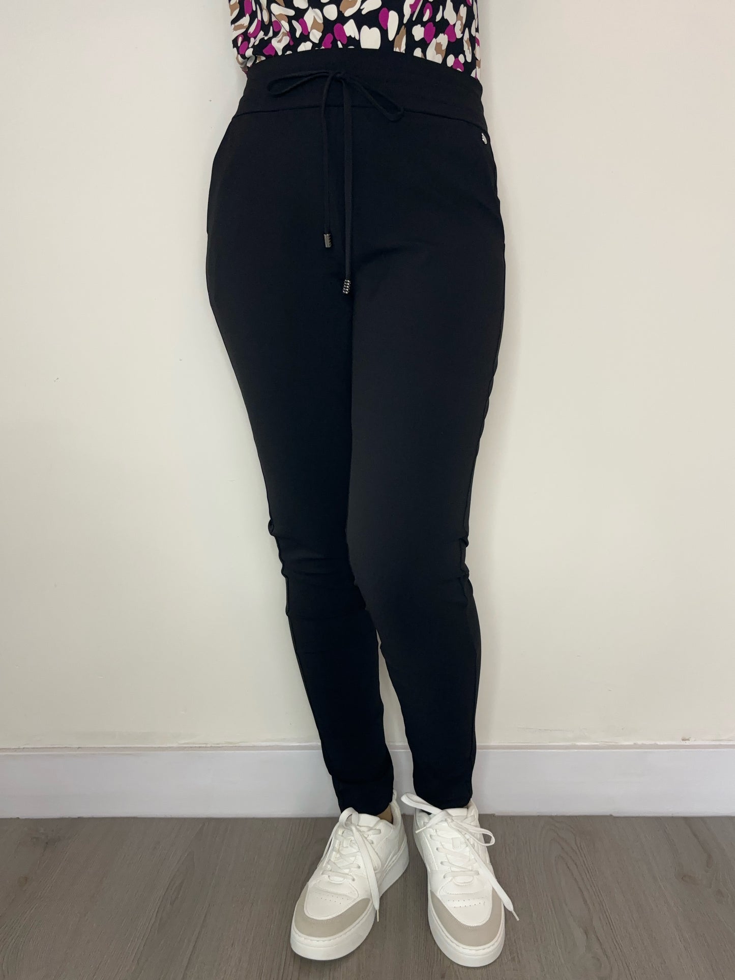 Daelin Faye Travelstof Broek zwart 