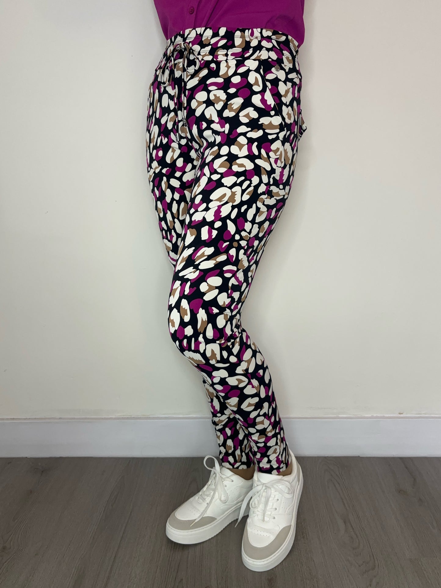 Daelin Galilea Travelstof Broek panter/leopard print front
