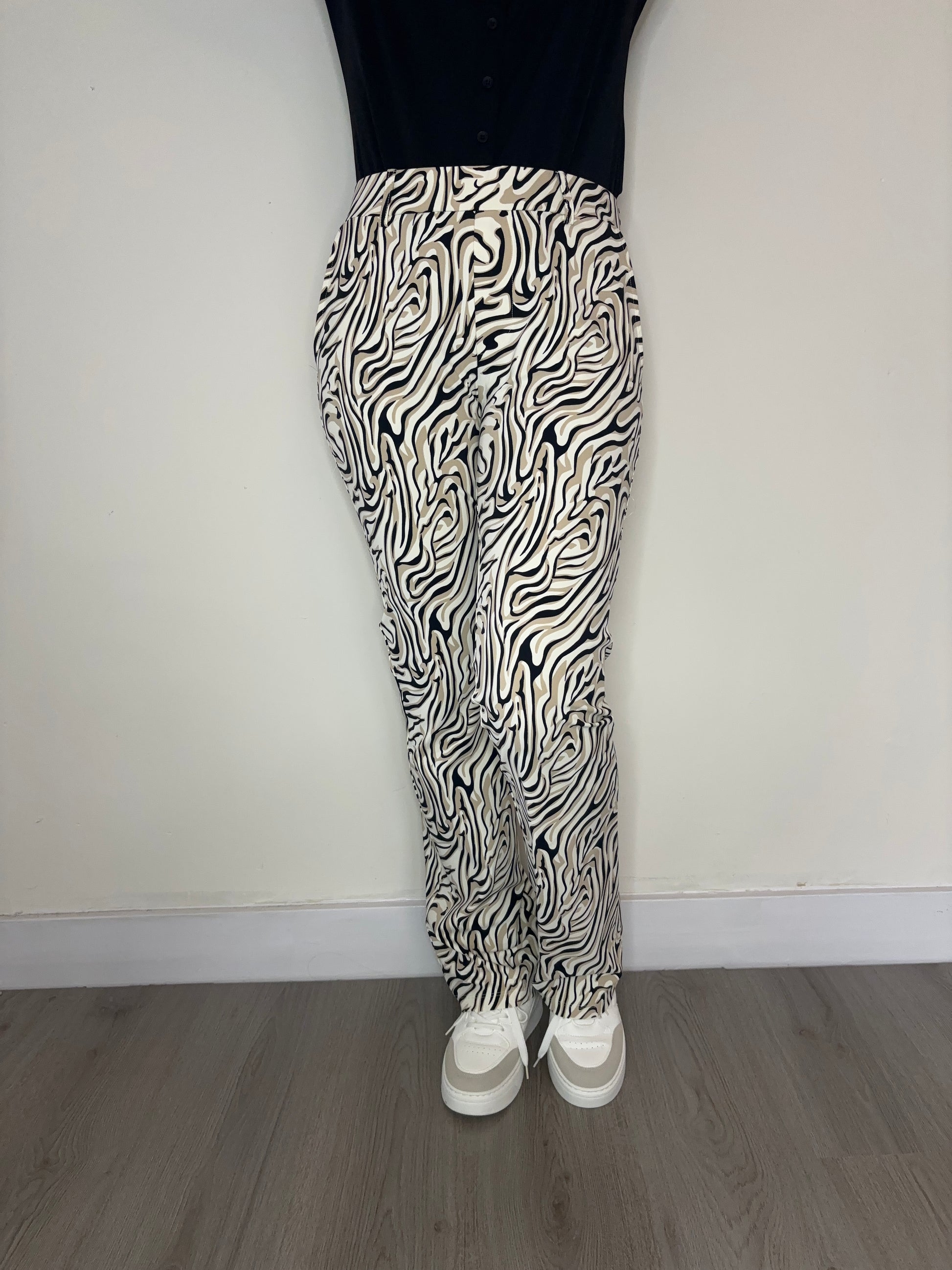 Daelin Kimberly Travelstof Broek zebra print front
